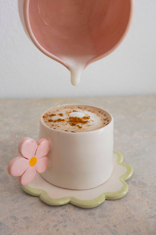 Blomi Tasse – Handgefertigte Keramiktasse mit Blumenhenkel (200 ml)
