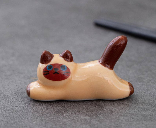 Gohobi Keramik Essstäbchenhalter in Katzenform liegend