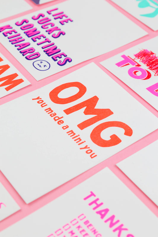 Postkarte „OMG you made a mini you“ in Neonorange - Studio Inktvis