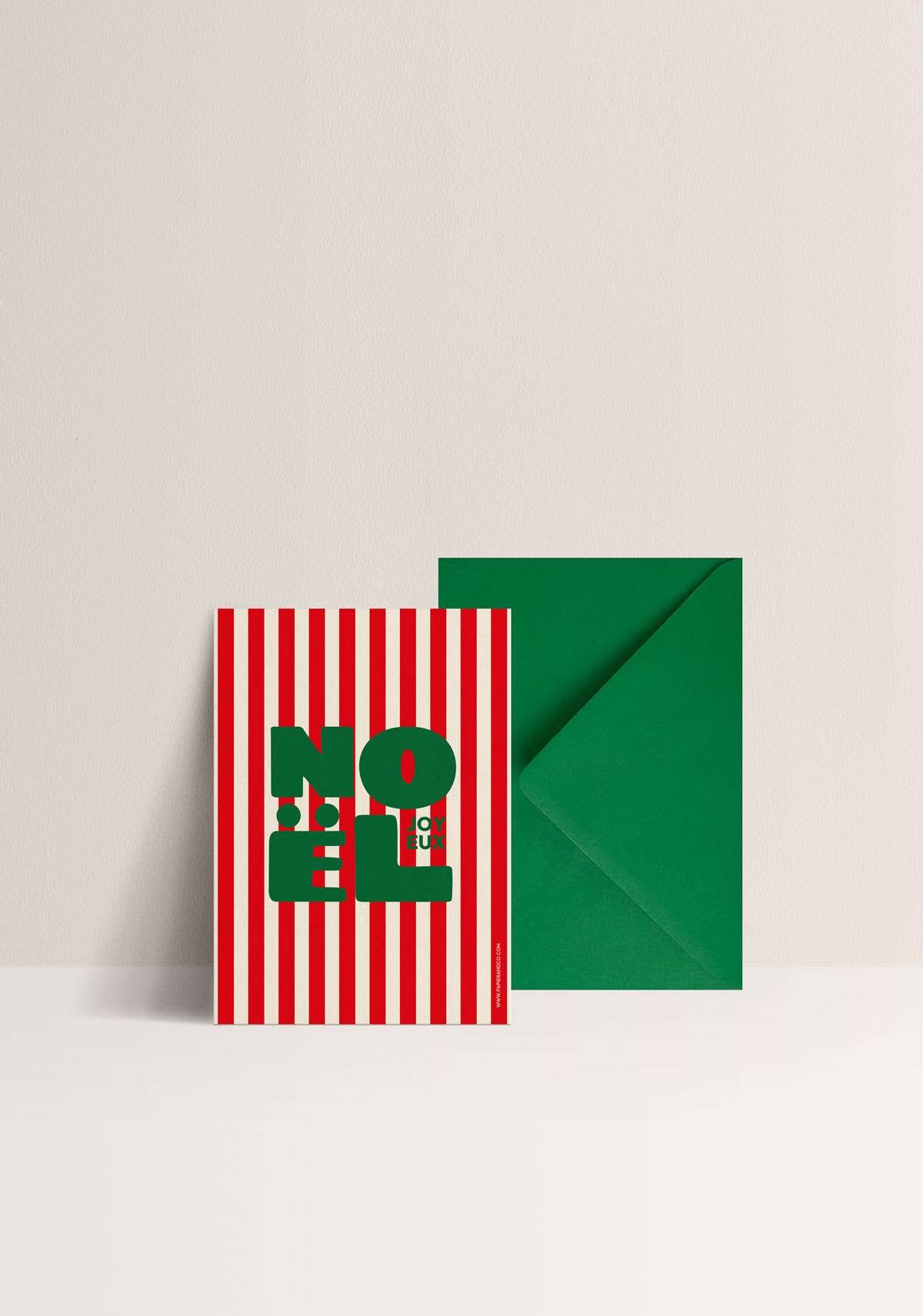 Frohe-Weihnachten-Karte mit grünem Umschlag