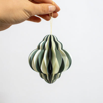 Nachhaltige Papier-Christbaumkugeln