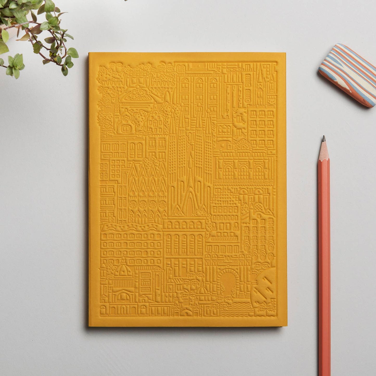 The Barcelona Notebook von The City Works – handgeprägtes Notizbuch im B6-Format
