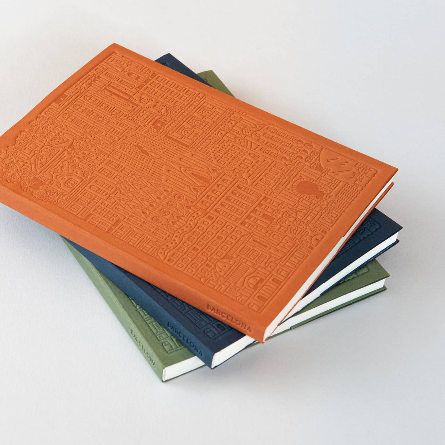 The Barcelona Notebook von The City Works – handgeprägtes Notizbuch im B6-Format
