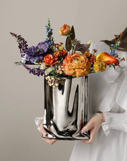 „Le Papier“ - Vase aus Keramik in Form einer Spiegelpapiertüte