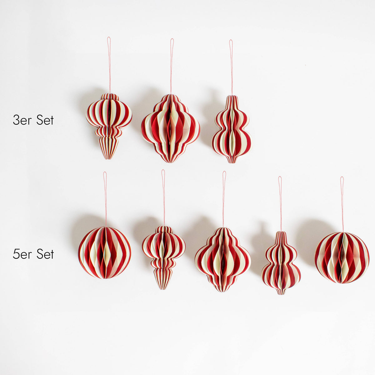 Zweifarbiger Papier-Christbaumschmuck monochrom