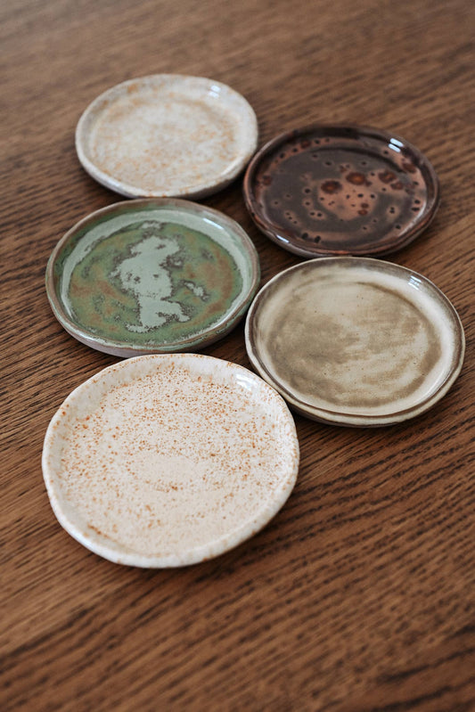 Kleine Servierplatte: Beige / graues Steingut
