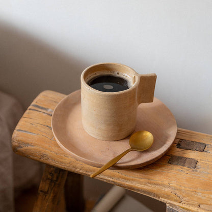 Minimalistische handgefertigte Design-Teetasse mit Henkel