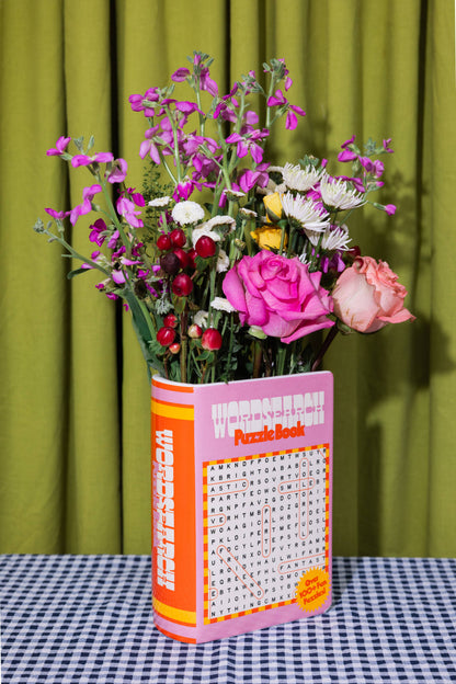 Buchvase mit Suchworträtsel-Design