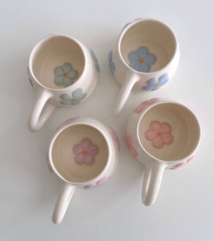 Blomma Tasse – handgefertigte Keramiktasse mit Blumen (300 ml)