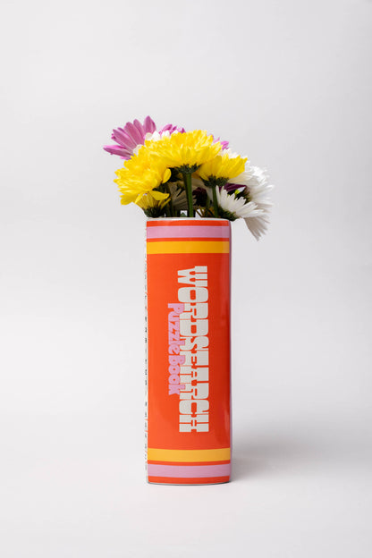 Buchvase mit Suchworträtsel-Design