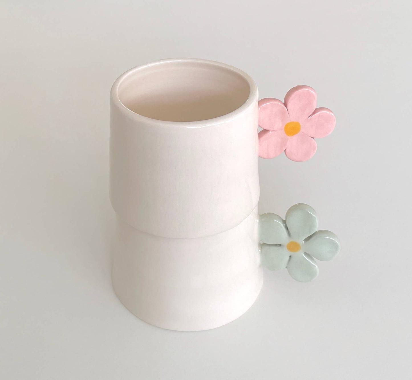 Blomi Tasse – Handgefertigte Keramiktasse mit Blumenhenkel (200 ml)