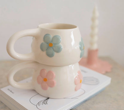 Blomma Tasse – handgefertigte Keramiktasse mit Blumen (300 ml)