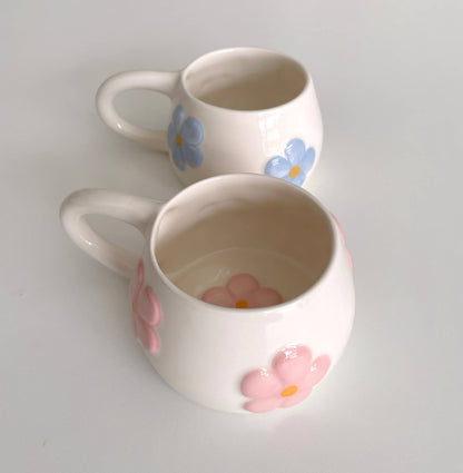 Blomma Tasse – handgefertigte Keramiktasse mit Blumen (300 ml)