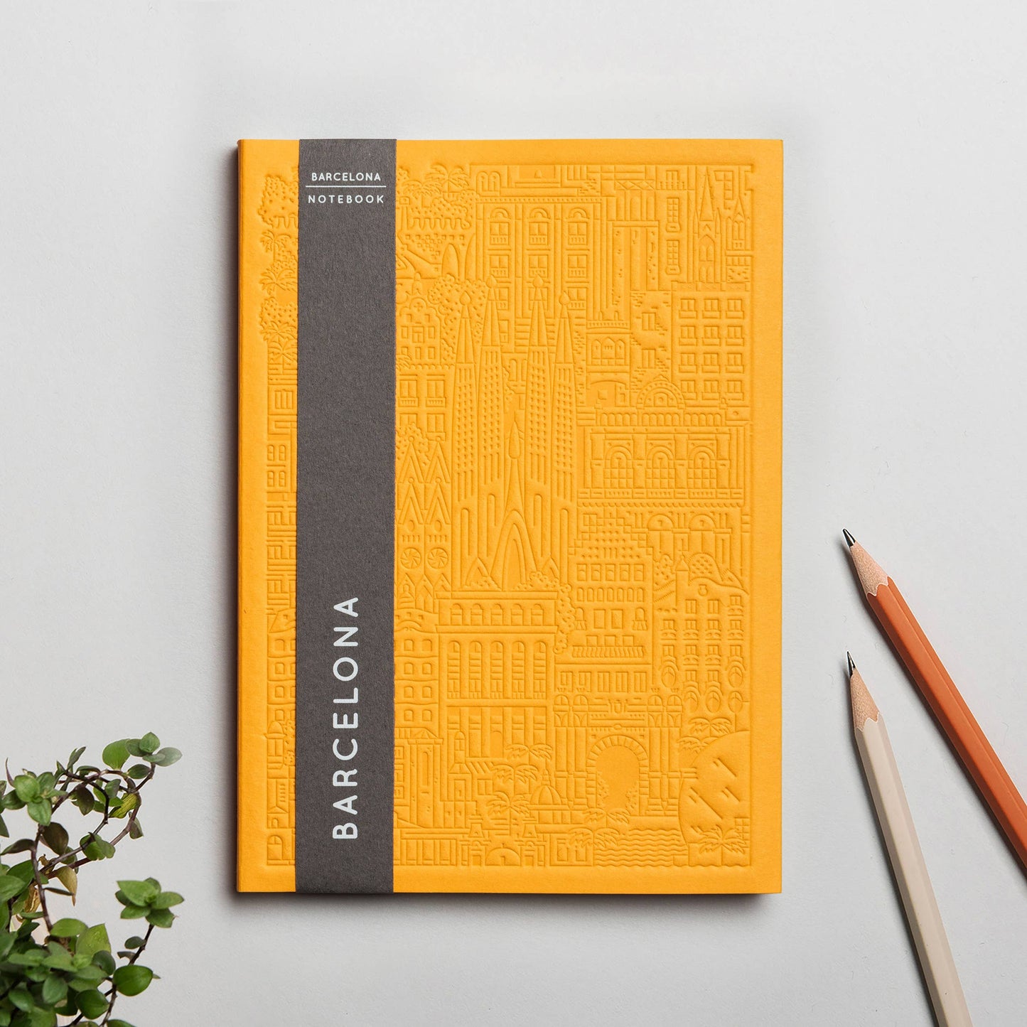 The Barcelona Notebook von The City Works – handgeprägtes Notizbuch im B6-Format