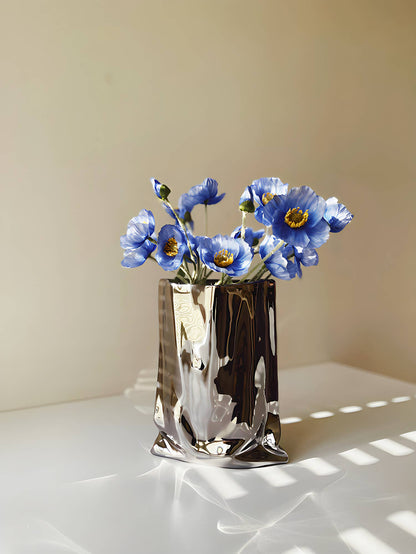 „Le Papier“ - Vase aus Keramik in Form einer Spiegelpapiertüte