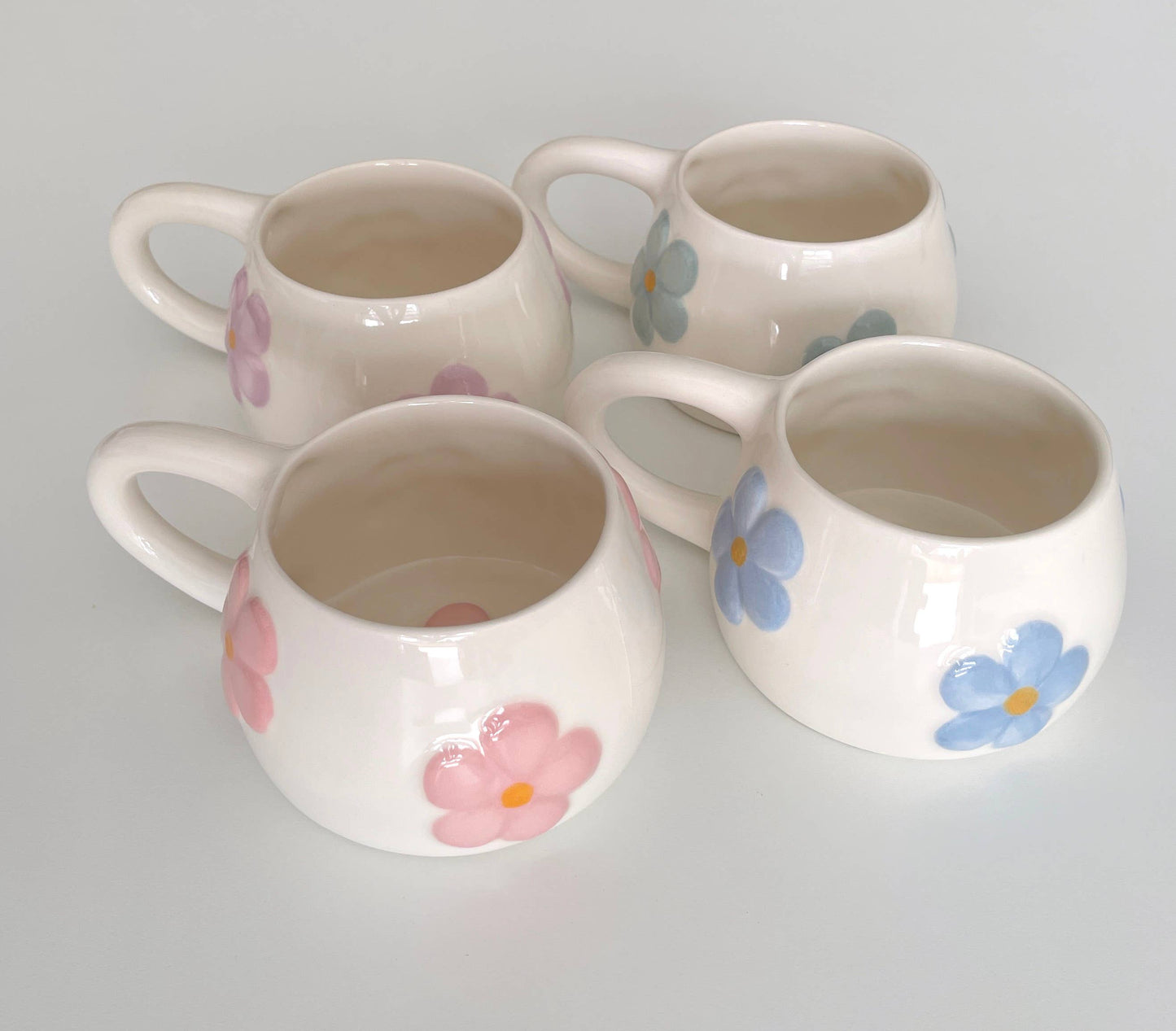 Blomma Tasse – handgefertigte Keramiktasse mit Blumen (300 ml)