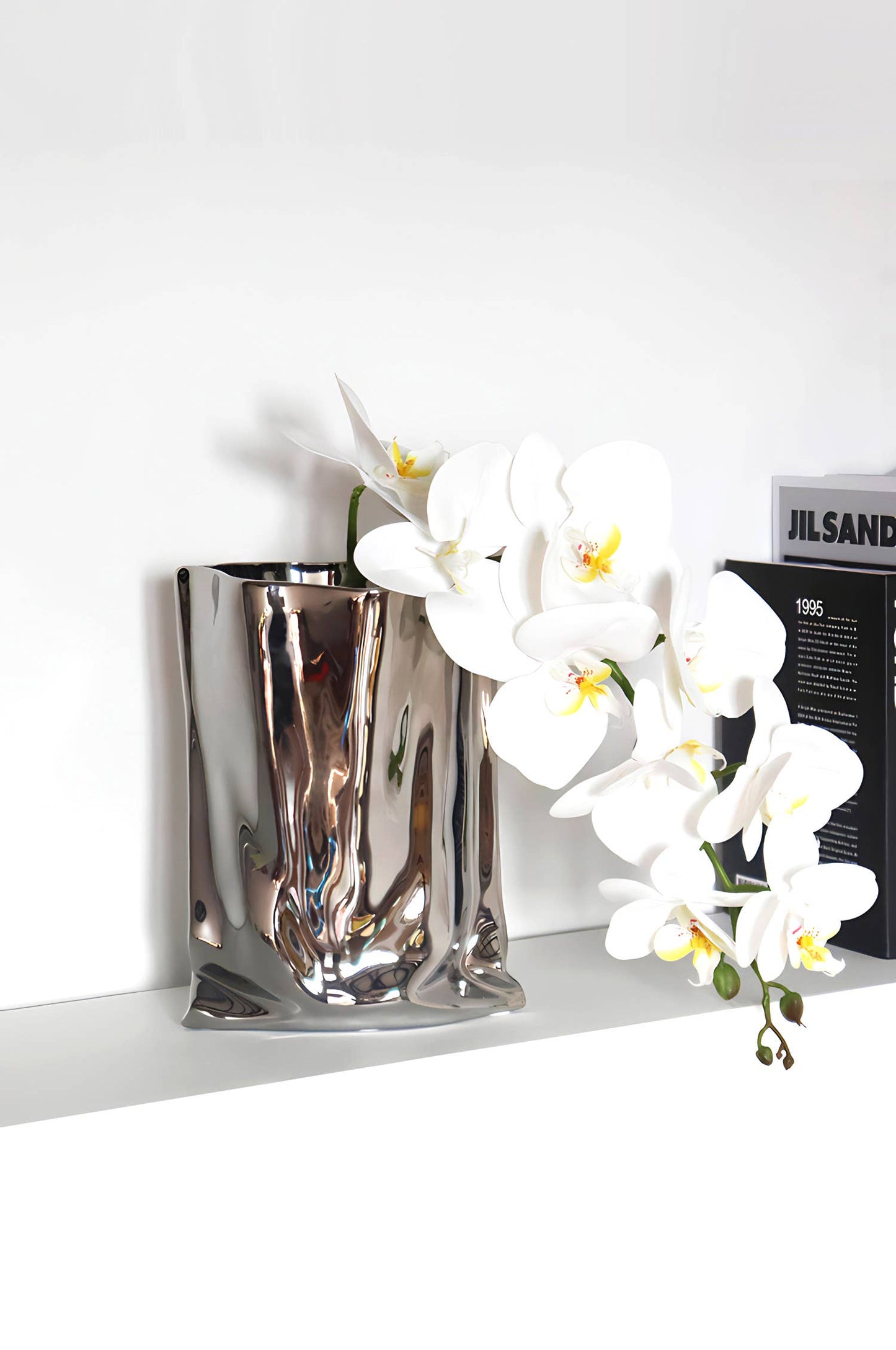 „Le Papier“ - Vase aus Keramik in Form einer Spiegelpapiertüte
