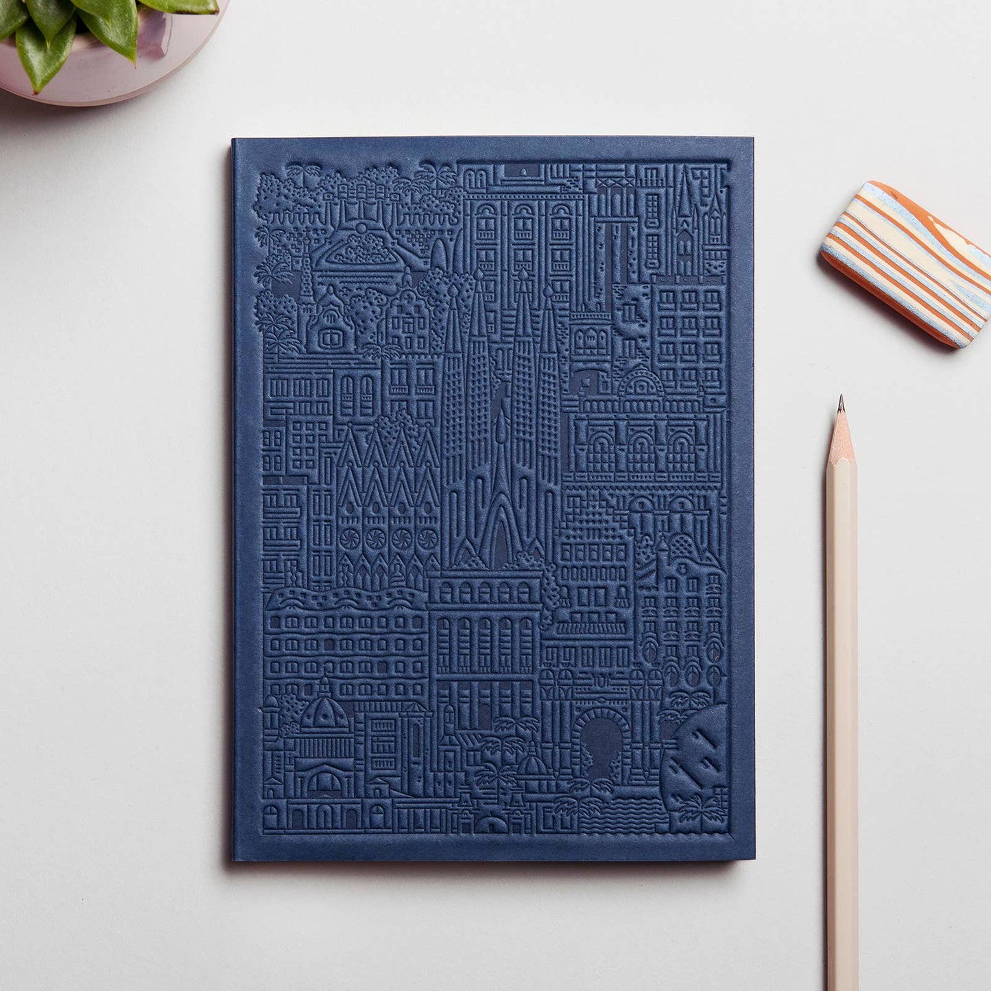 The Barcelona Notebook von The City Works – handgeprägtes Notizbuch im B6-Format