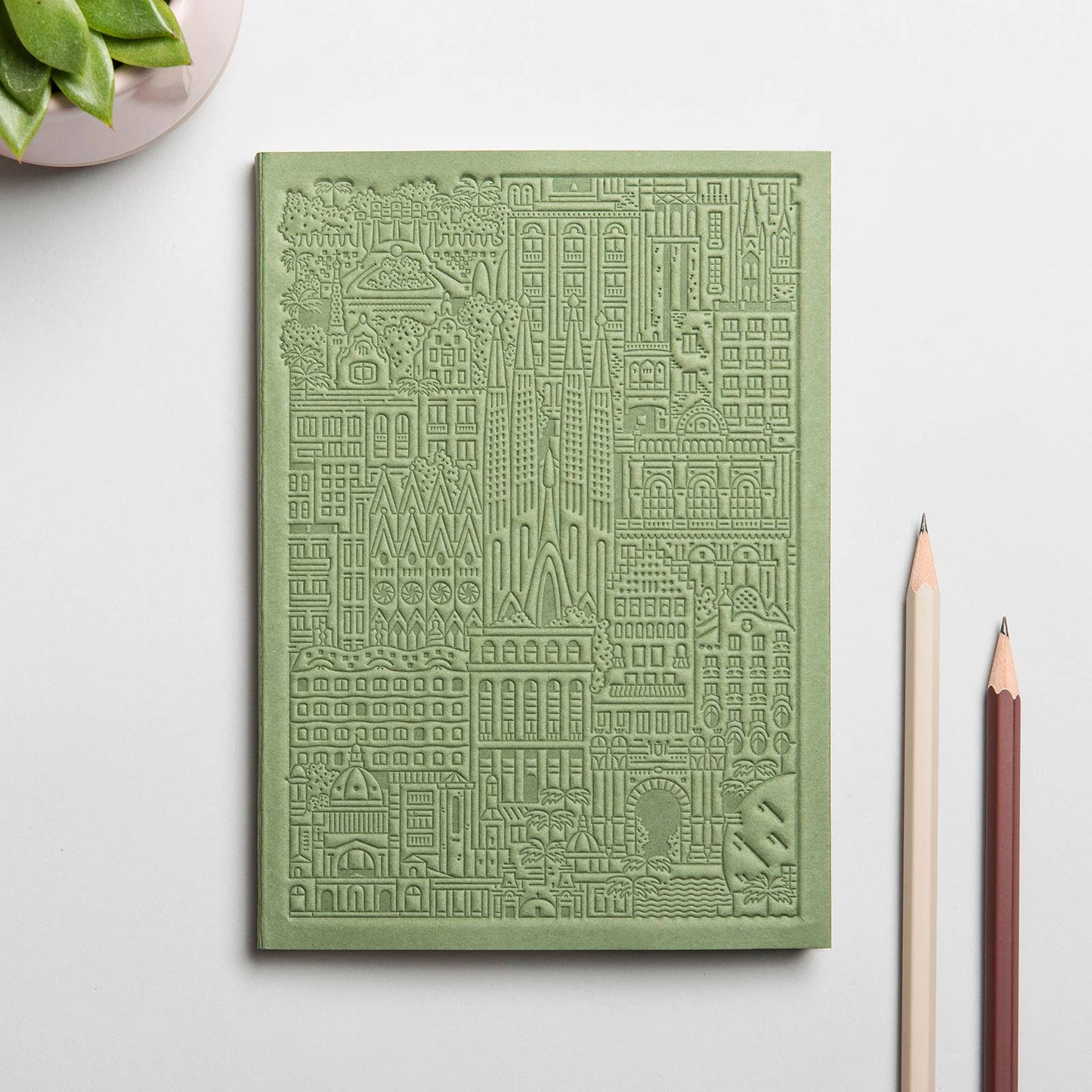 The Barcelona Notebook von The City Works – handgeprägtes Notizbuch im B6-Format