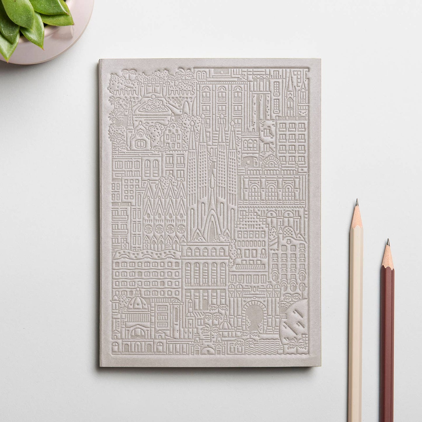 The Barcelona Notebook von The City Works – handgeprägtes Notizbuch im B6-Format