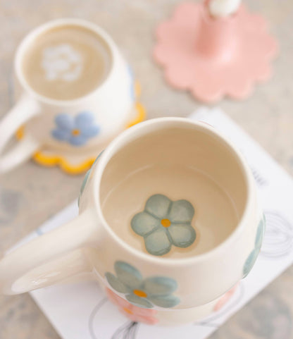 Blomma Tasse – handgefertigte Keramiktasse mit Blumen (300 ml)