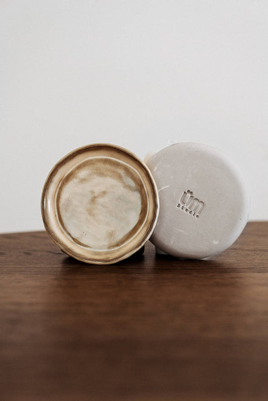 Kleine Servierplatte: Beige / graues Steingut