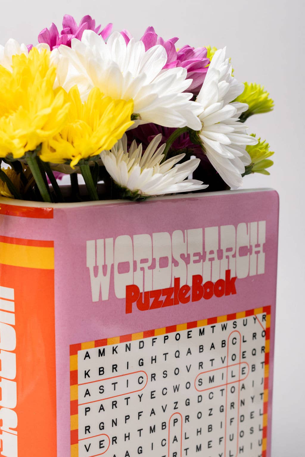 Buchvase mit Suchworträtsel-Design