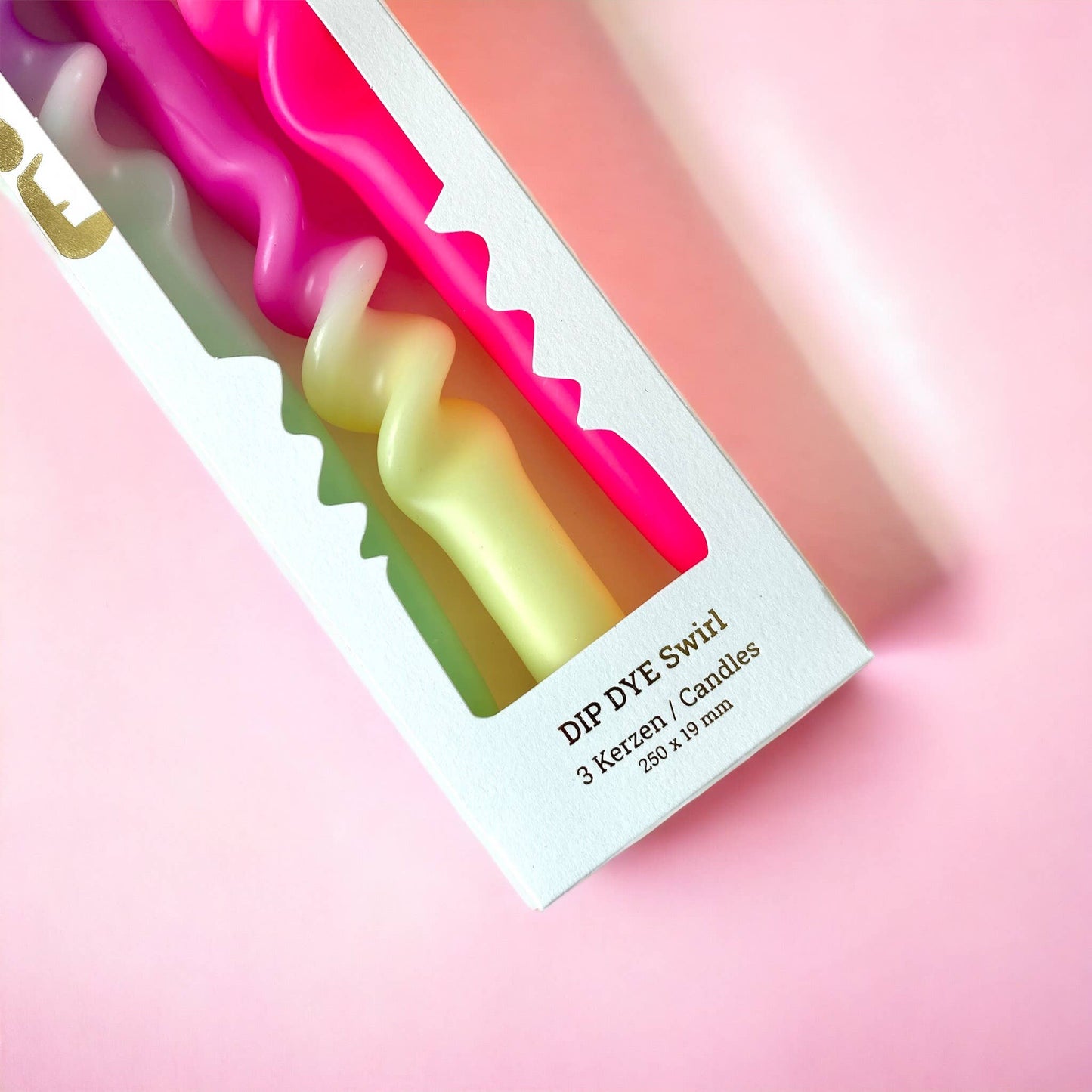 Dip Dye Swirl Set – Drei handgefärbte, gedrehte Stabkerzen im Neon-Look „Yummy Dragonfruit“