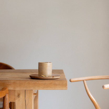 Minimalistische handgefertigte Design-Teetasse mit Henkel