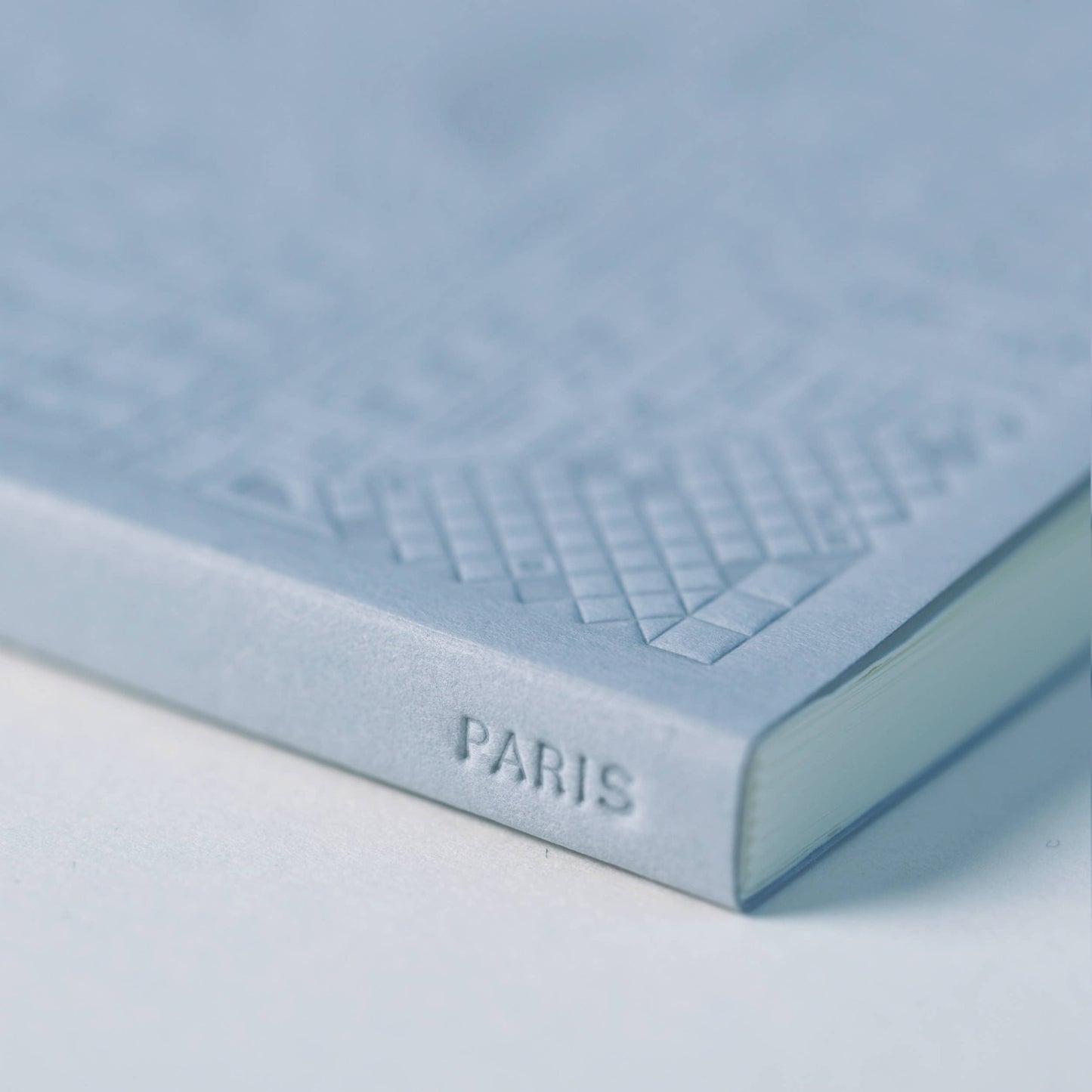 The Paris Notebook – handgeprägtes Notizbuch mit detailliertem Paris-Design