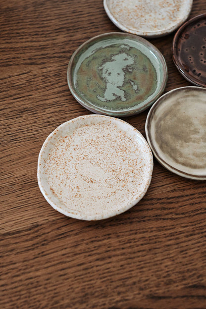 Kleine Servierplatte: Beige / graues Steingut