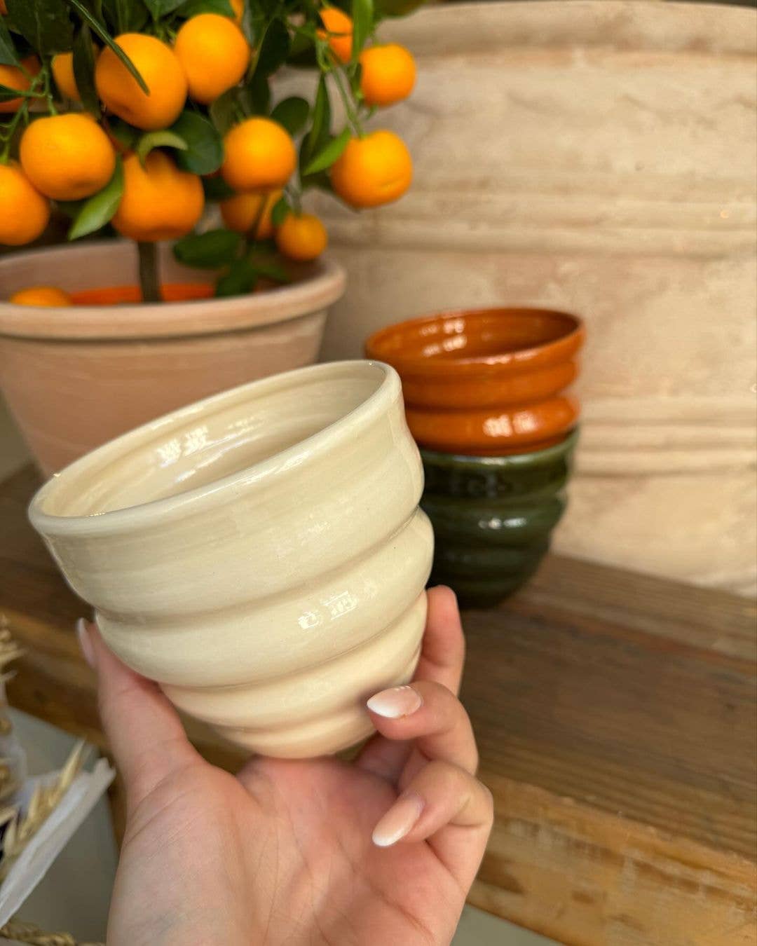 Handgefertigter Spiral-Becher aus traditioneller Keramik