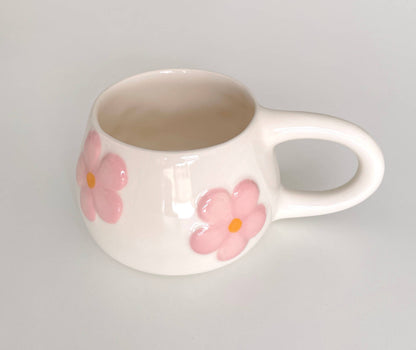 Blomma Tasse – handgefertigte Keramiktasse mit Blumen (300 ml)