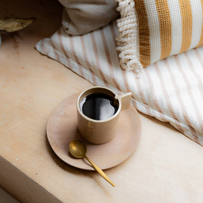Minimalistische handgefertigte Design-Teetasse mit Henkel