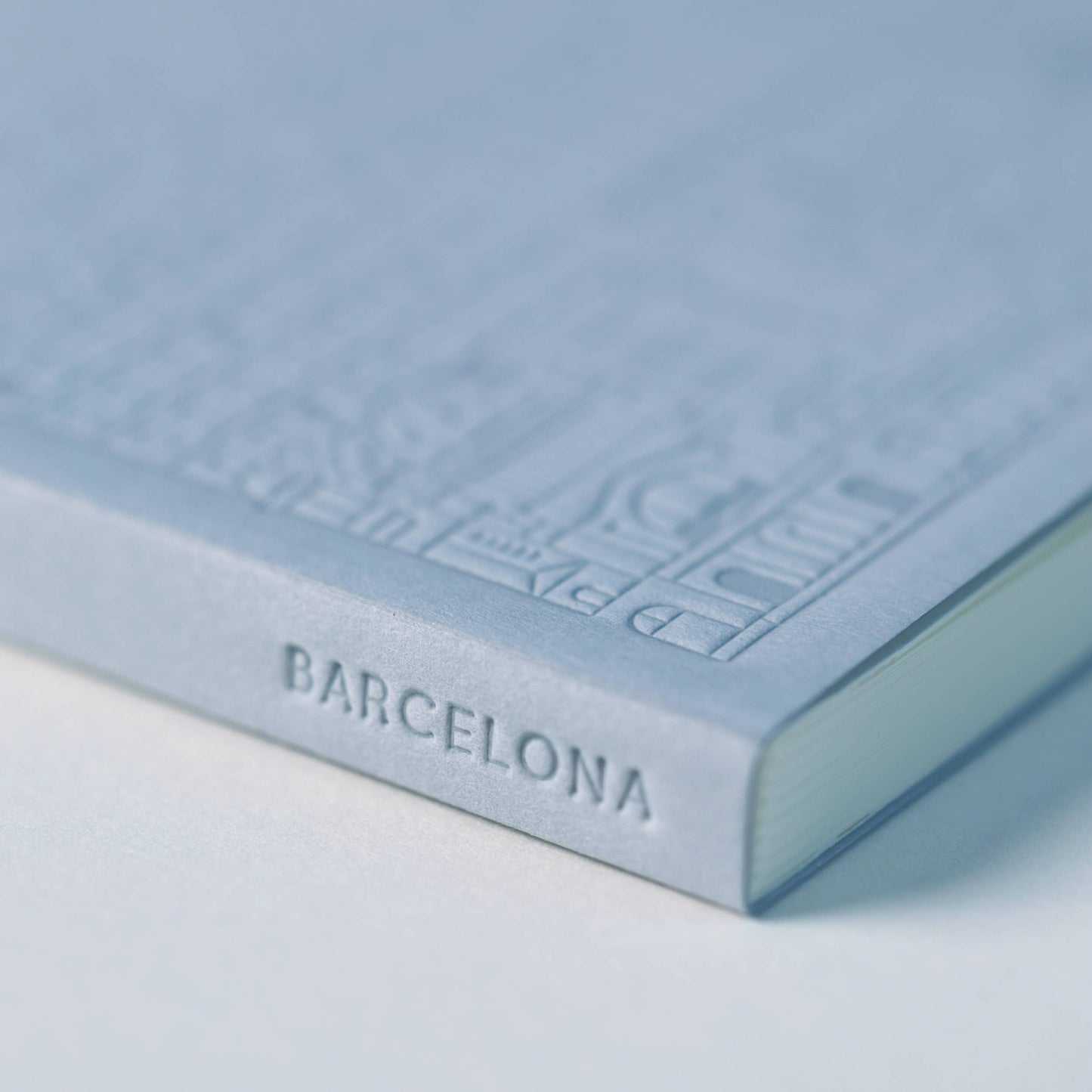 The Barcelona Notebook von The City Works – handgeprägtes Notizbuch im B6-Format