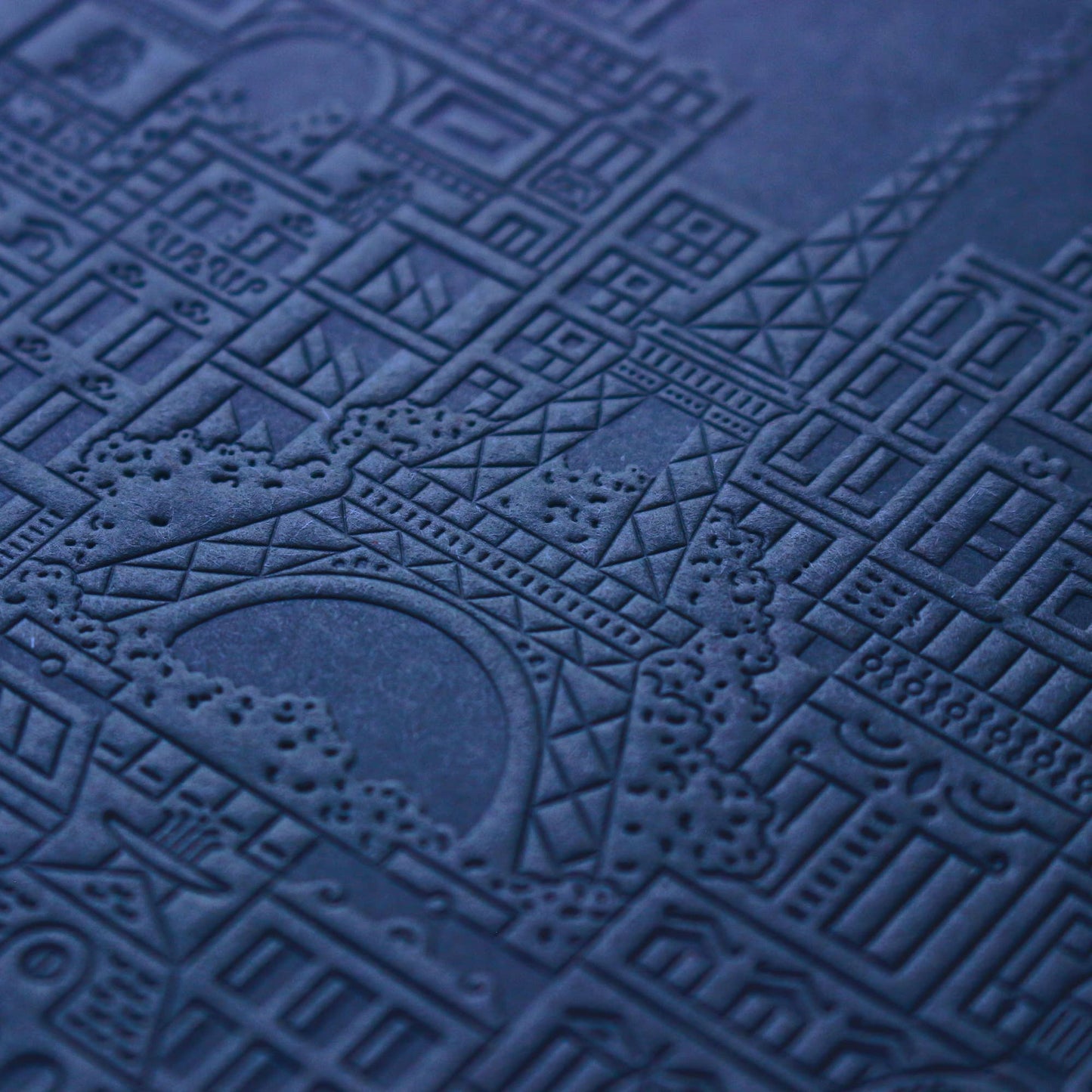 The Paris Notebook – handgeprägtes Notizbuch mit detailliertem Paris-Design