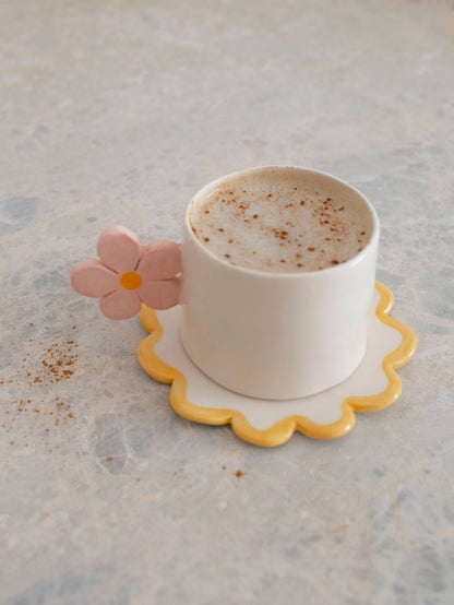 Blomi Tasse – Handgefertigte Keramiktasse mit Blumenhenkel (200 ml)