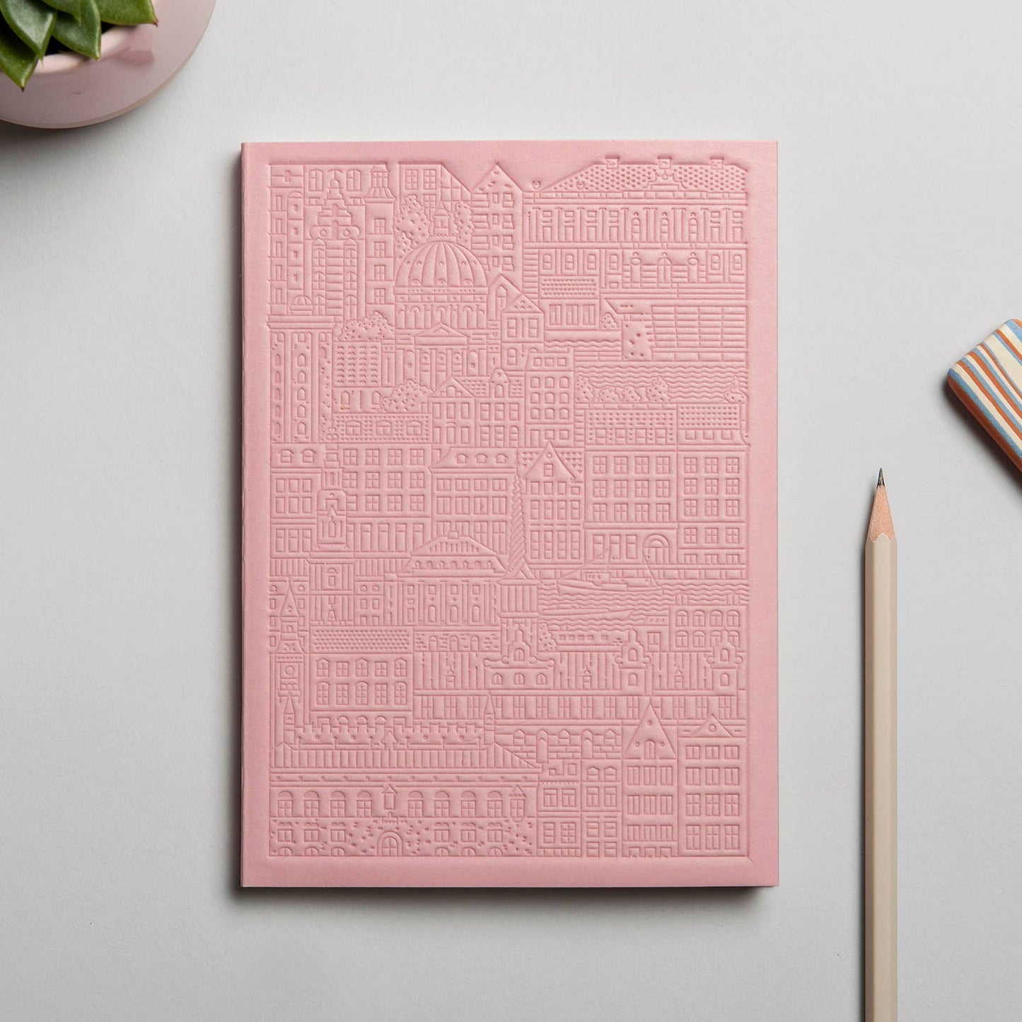 The Copenhagen Notebook von The City Works – handgeprägtes Notizbuch in B6