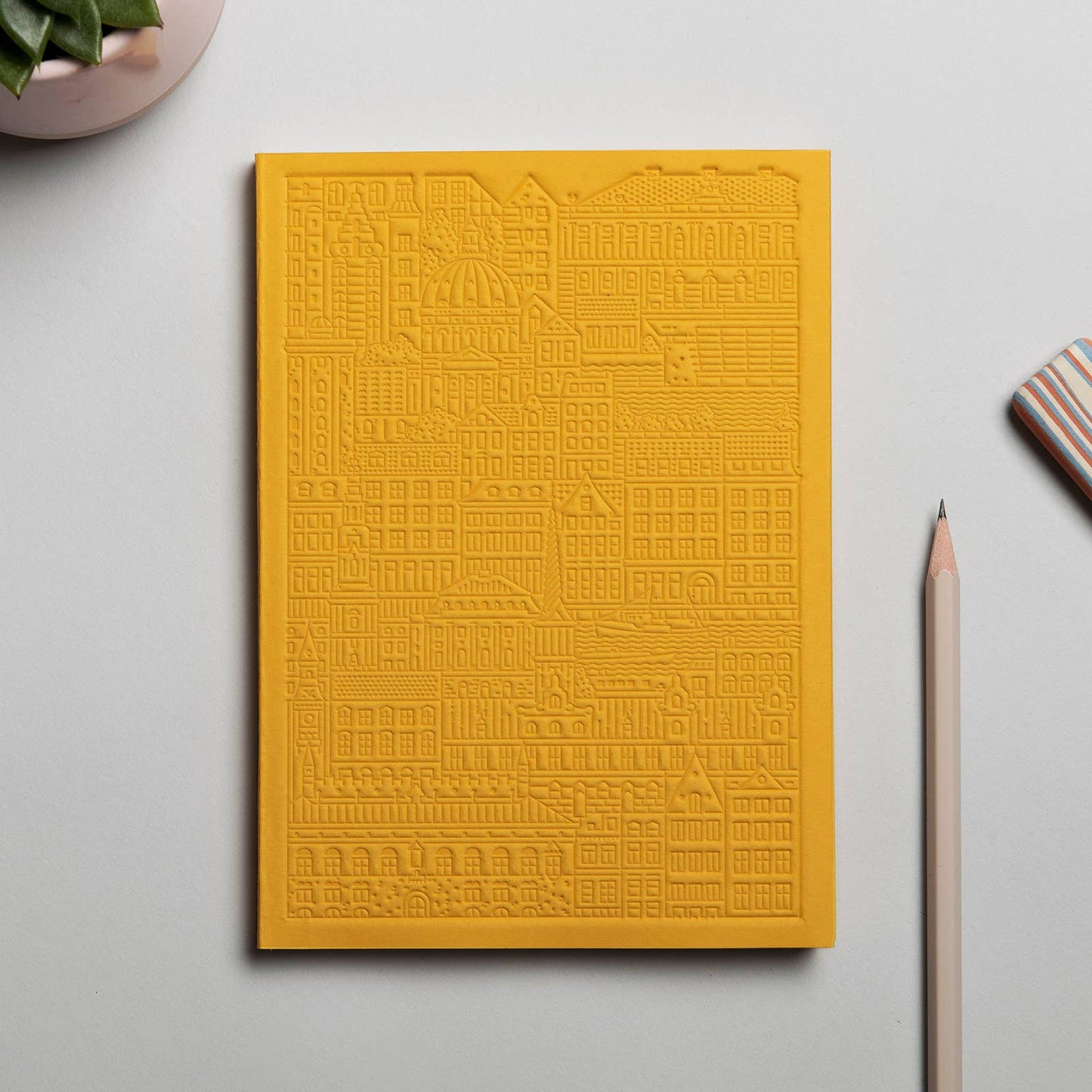 The Copenhagen Notebook von The City Works – handgeprägtes Notizbuch in B6