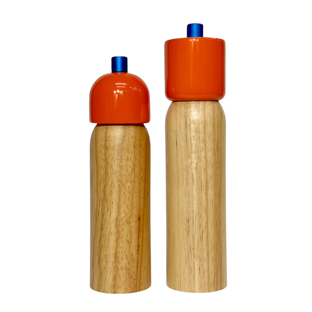 Salz- und Pfeffermühlen in Orange und Blau von MÆGEN