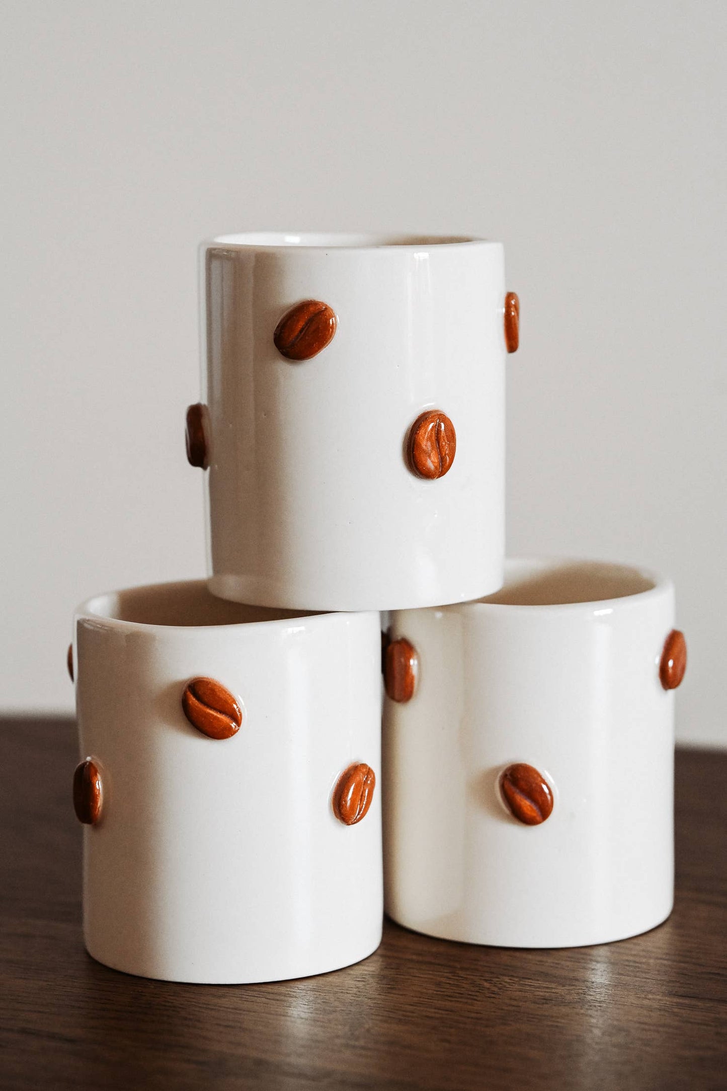 Kaffeebohnen Keramikbecher