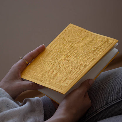 The Barcelona Notebook von The City Works – handgeprägtes Notizbuch im B6-Format