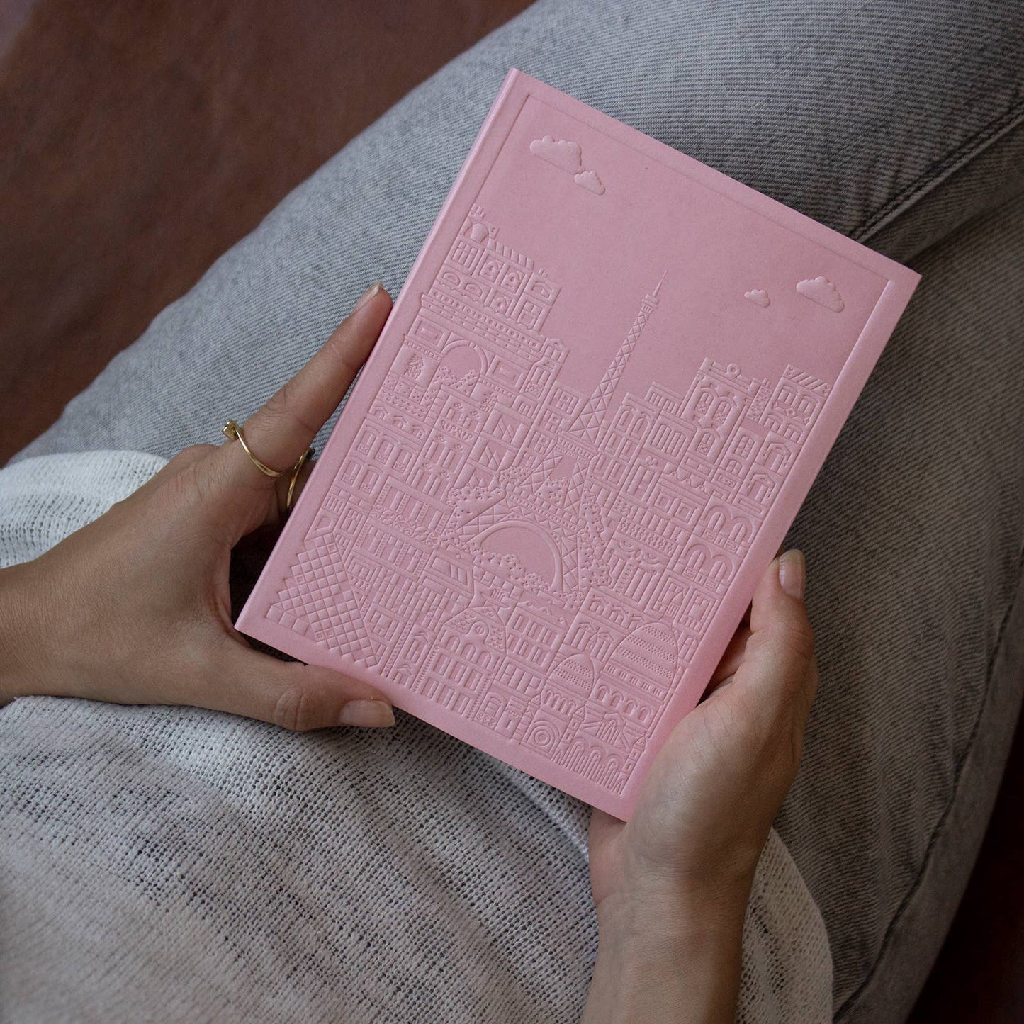 The Paris Notebook – handgeprägtes Notizbuch mit detailliertem Paris-Design